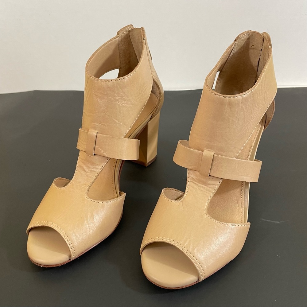 Trendy block, heel sandal